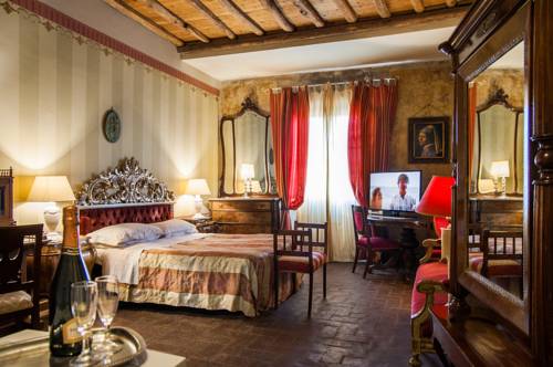 Lucca Accommodation:Farmhouse,Bed & Breakfast,Hotel,Villa In Lucca,Italy